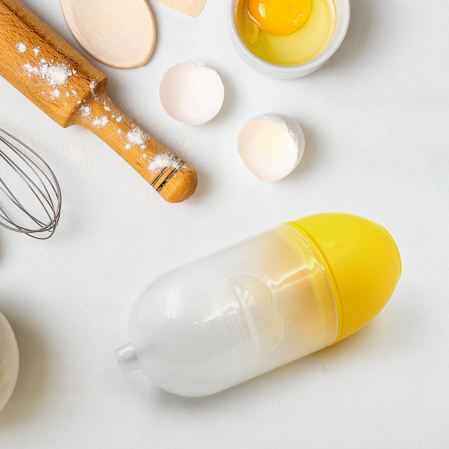 Manual Egg Puller Scrambler Household White Egg Yolk Mixer Kitchen Tool Mix Manual Scrambler Convenient Without Breaking Eggs.